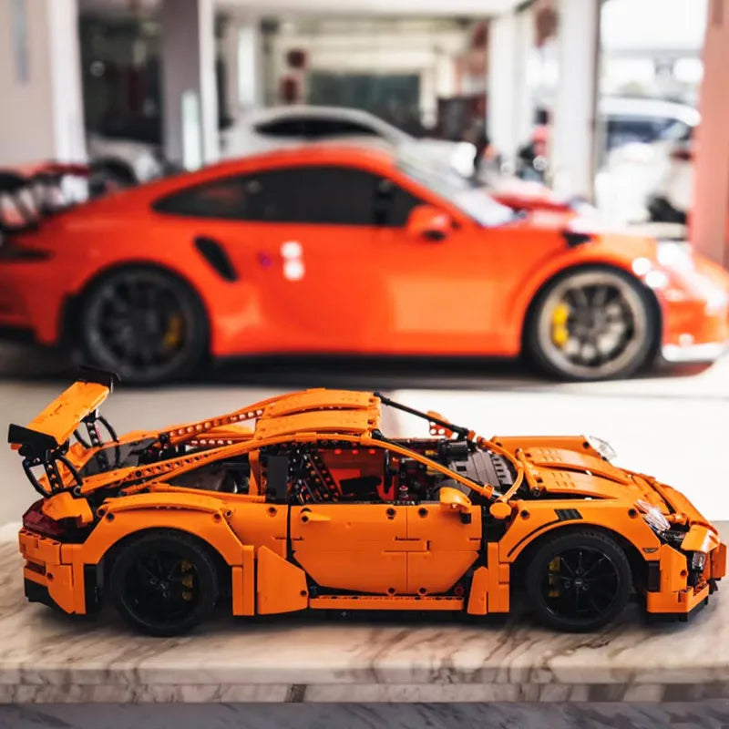Porsche 911 GT3 RS (2704pcs)